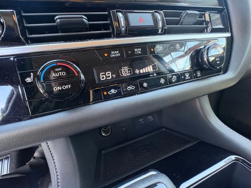 Used 2025 Nissan Pathfinder SL AWD/4WD image 27