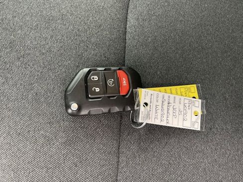 Used 2025 Jeep Wrangler Unlimited Sahara AWD/4WD image 35