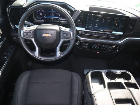 Used 2025 Chevrolet Silverado 1500 LT image 11