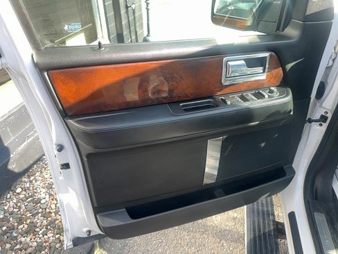 Used 2016 Lincoln Navigator Select AWD/4WD image 22