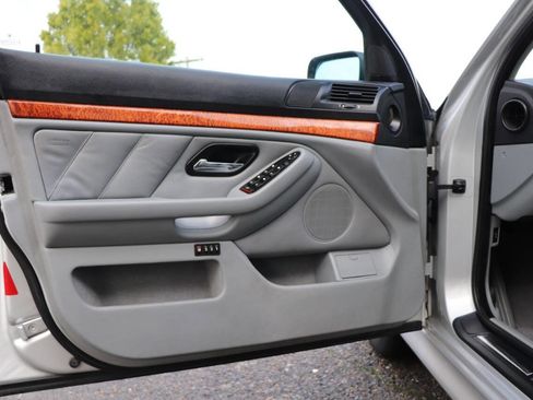 Used 2002 BMW 530i Sedan image 18