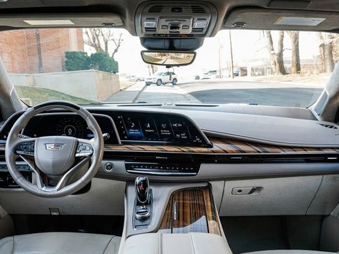 Used 2023 Cadillac Escalade ESV Premium Luxury Platinum image 10