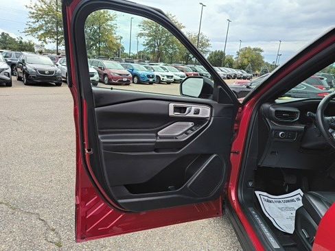 Used 2020 Ford Explorer Platinum w/ Premium Technology Package image 10