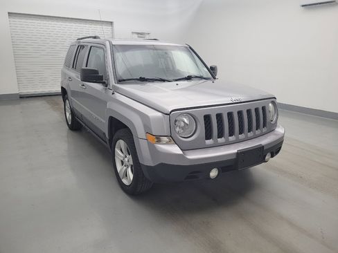 Used 2014 Jeep Patriot Latitude FWD image 13