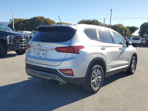 Used 2020 Hyundai Santa Fe SE image 5