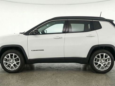 Used 2025 Jeep Compass Limited image 5