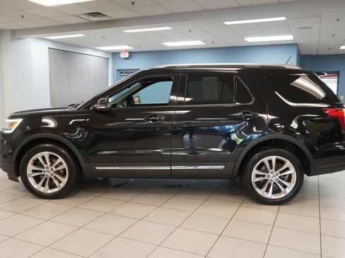 Used 2018 Ford Explorer XLT w/ Equipment Group 202A AWD/4WD image 2