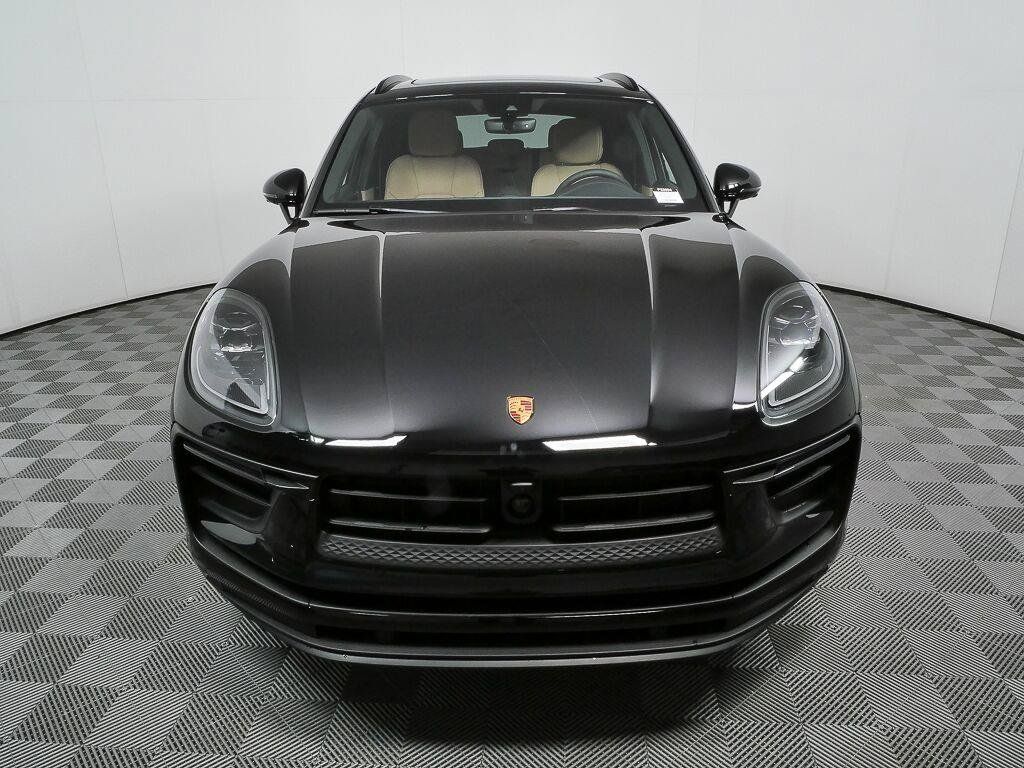 Certified 2026 Porsche Macan AWD/4WD image 35