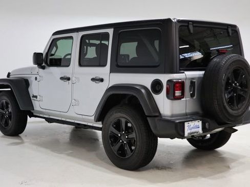 Used 2022 Jeep Wrangler Unlimited Sport AWD/4WD image 5