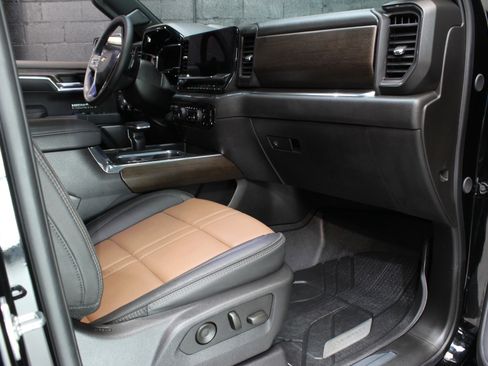 Used 2025 Chevrolet Silverado 1500 High Country w/ High Country Premium Package AWD/4WD image 56
