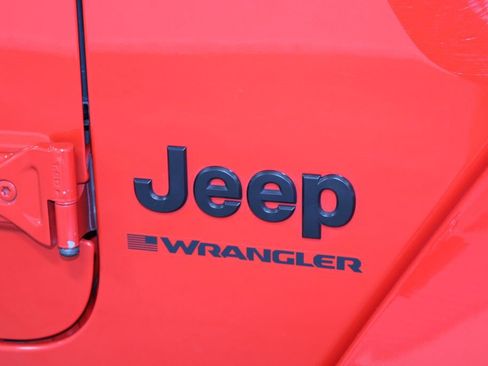Used 2025 Jeep Wrangler Unlimited Sahara AWD/4WD image 12