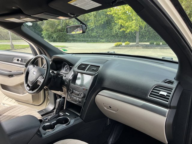 Used 2018 Ford Explorer XLT w/ Equipment Group 201A FWD image 29