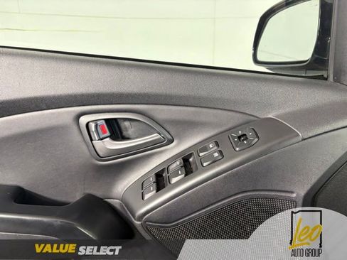 Used 2015 Hyundai Tucson SE FWD image 16