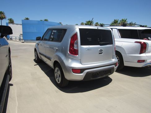 Used 2012 Kia Soul FWD image 4