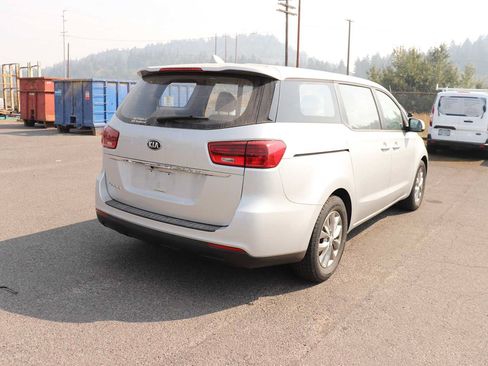 Used 2019 Kia Sedona L FWD image 5
