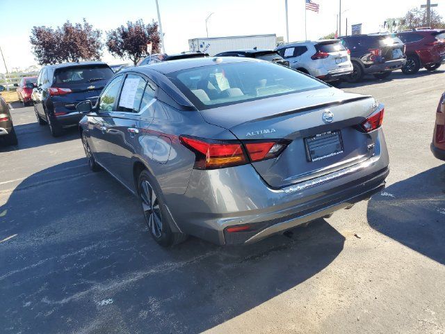 Certified 2022 Nissan Altima 2.5 SV AWD/4WD image 3