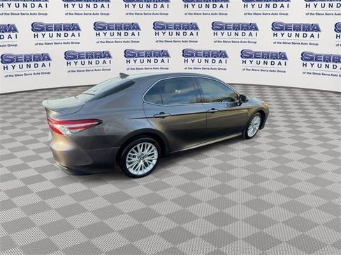 Used 2019 Toyota Camry XLE image 8
