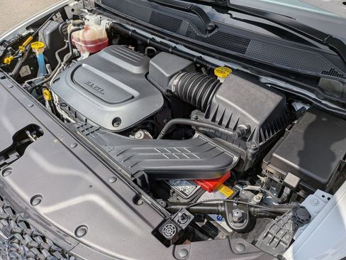 Used 2025 Chrysler Pacifica Limited image 40