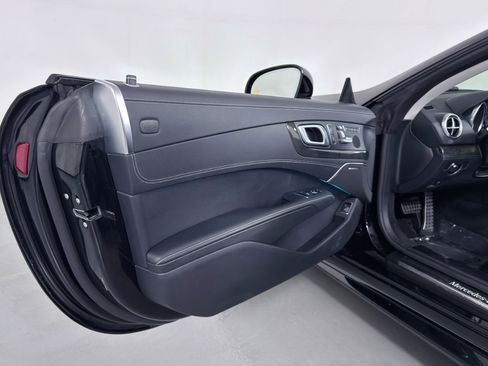 Used 2017 Mercedes-Benz SL 550 image 33