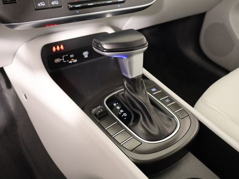 Used 2025 Hyundai Kona SEL image 7