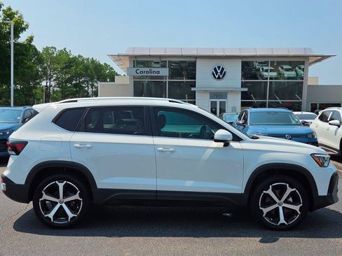 Used 2025 Volkswagen Taos SEL AWD/4WD image 6