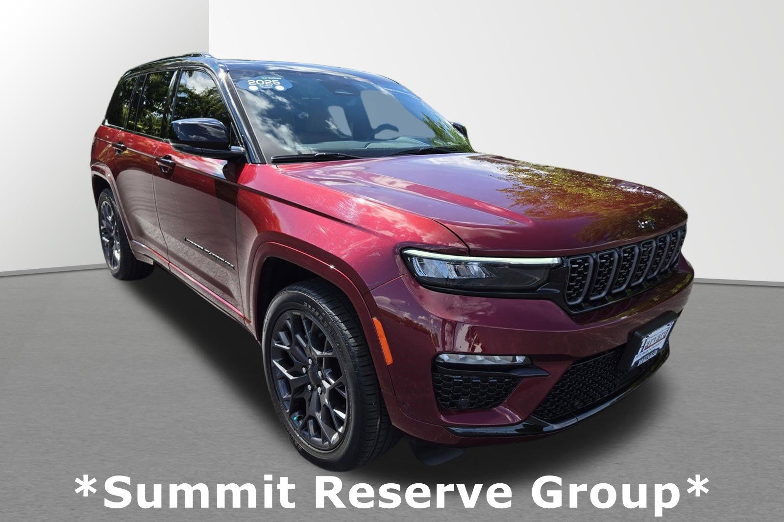 Used 2025 Jeep Grand Cherokee Summit w/ Adv Protech Group IV AWD/4WD image 1