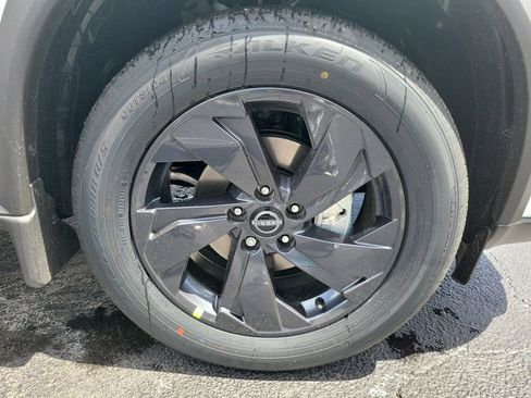 New 2026 Nissan Rogue SV FWD image 9