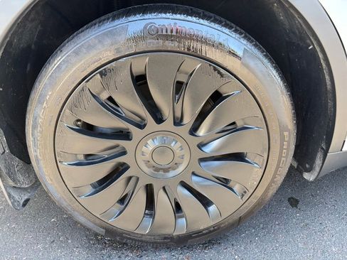 Used 2022 Tesla Model Y Long Range AWD/4WD image 5