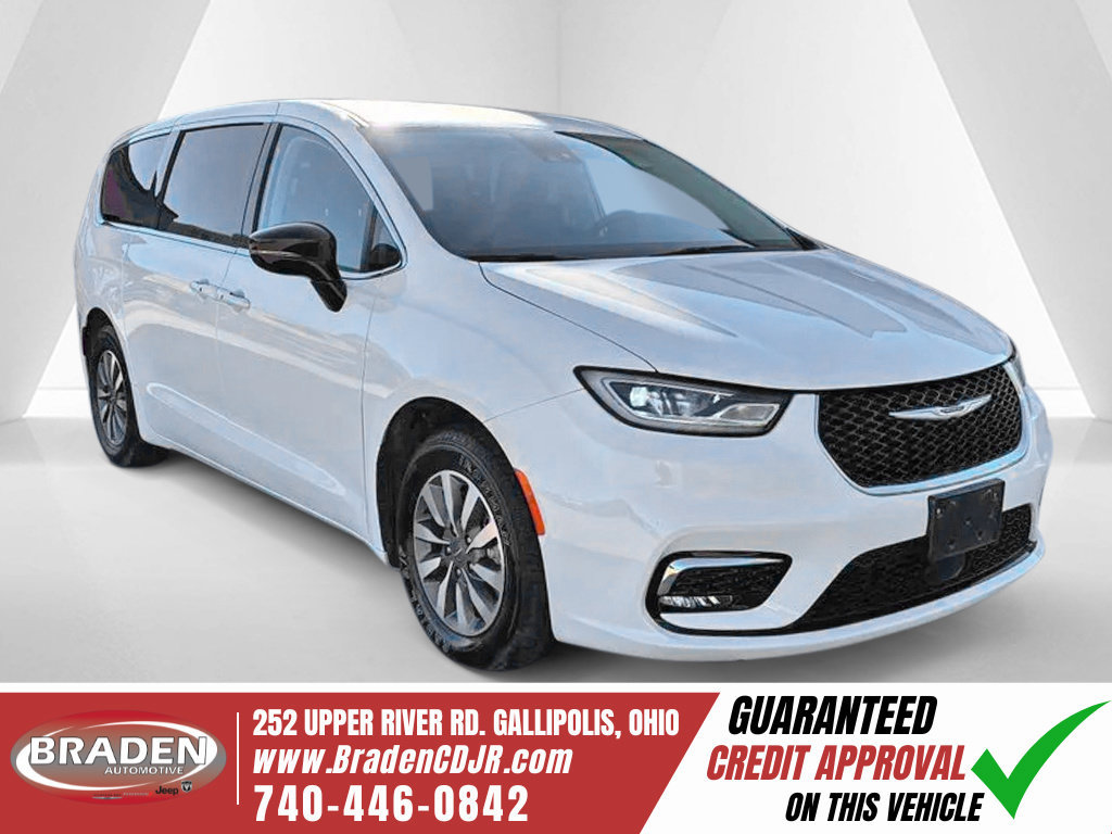 Used 2024 Chrysler Pacifica Limited FWD image 1