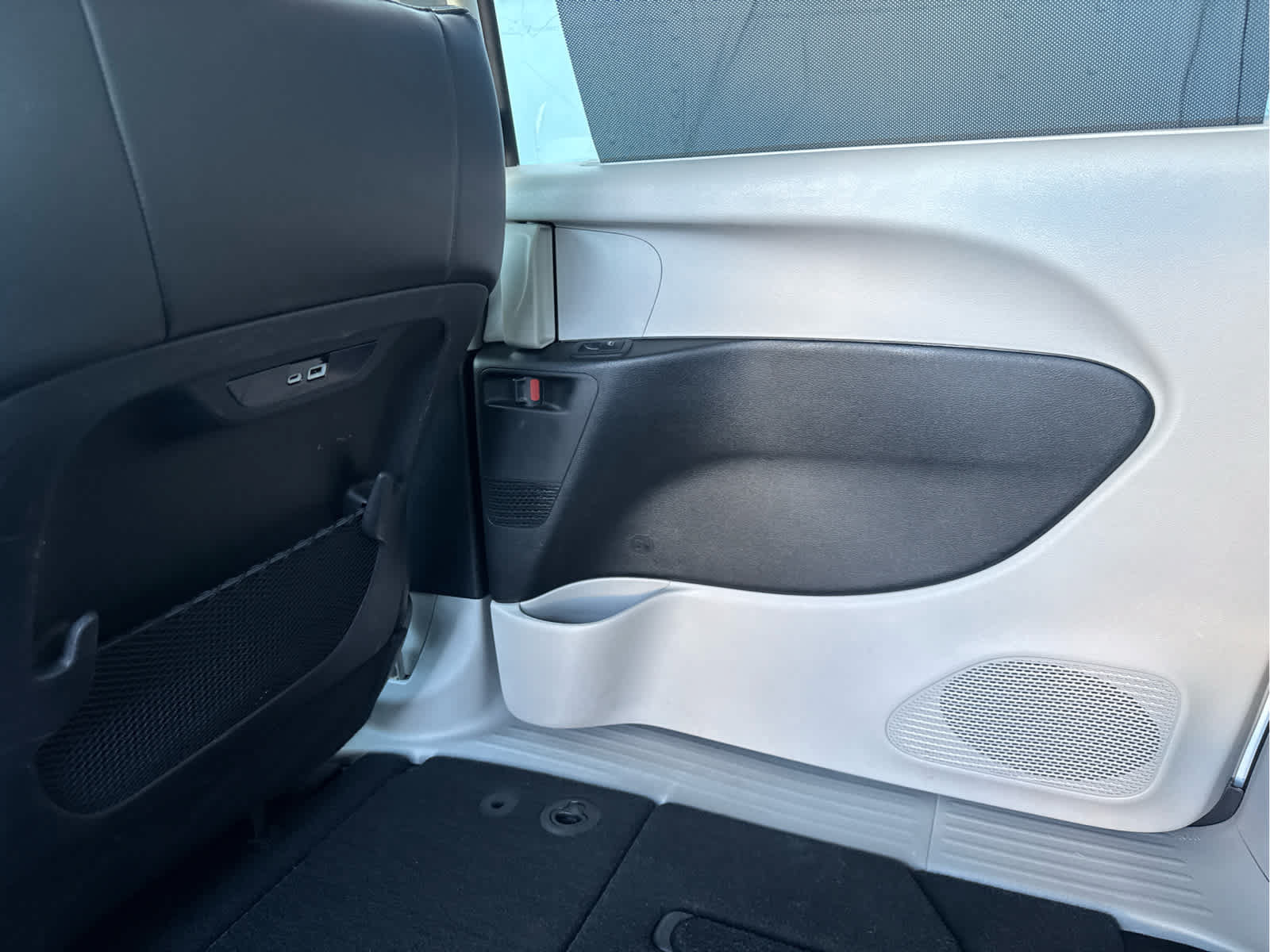 Used 2024 Chrysler Pacifica Touring-L FWD image 31