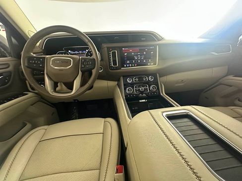 Used 2021 GMC Yukon Denali w/ Denali Premium Package image 23