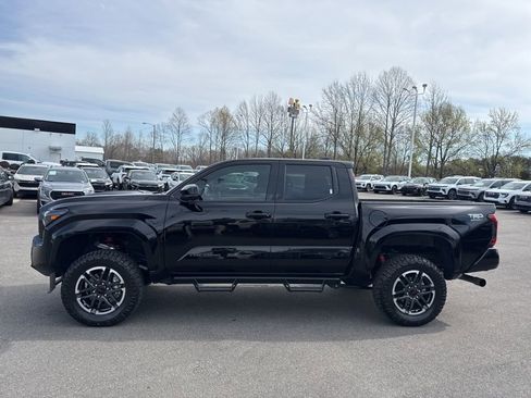Used 2025 Toyota Tacoma TRD Sport AWD/4WD image 2