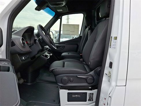 Used 2025 Mercedes-Benz Sprinter 2500 image 12