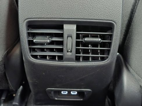 Used 2025 Toyota Corolla Cross LE AWD/4WD image 27