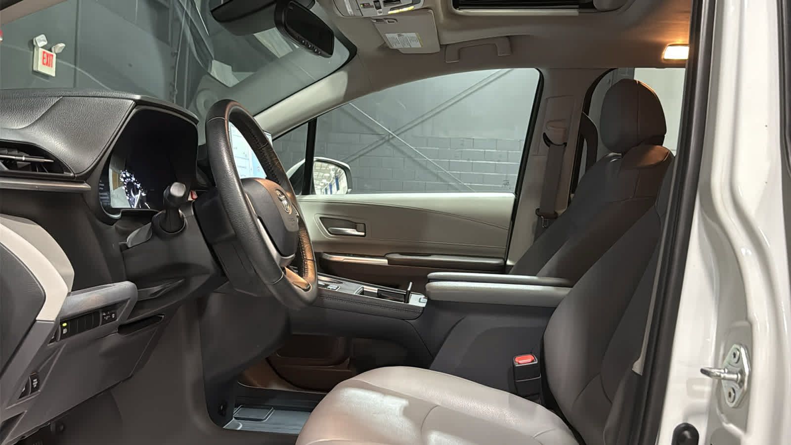 Used 2021 Toyota Sienna XLE w/ XLE Plus Package AWD/4WD image 10