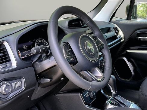 Certified 2022 Jeep Renegade Latitude AWD/4WD image 19