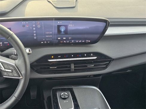 Used 2025 Buick Enclave Preferred w/ Power Package image 17