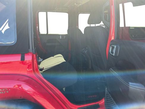 Used 2020 Jeep Wrangler Unlimited Sahara image 23