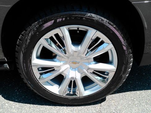 Certified 2021 Chevrolet Suburban High Country AWD/4WD image 37