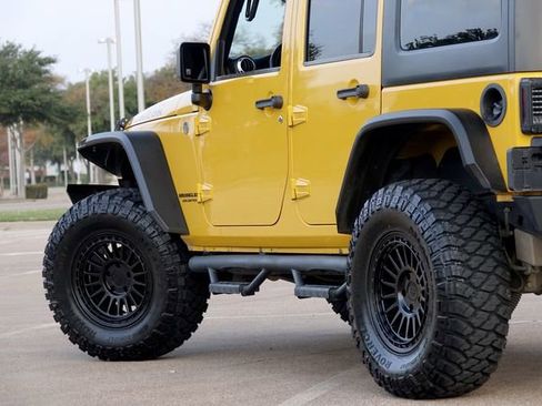 Used 2015 Jeep Wrangler Unlimited Rubicon w/ Connectivity Group image 31