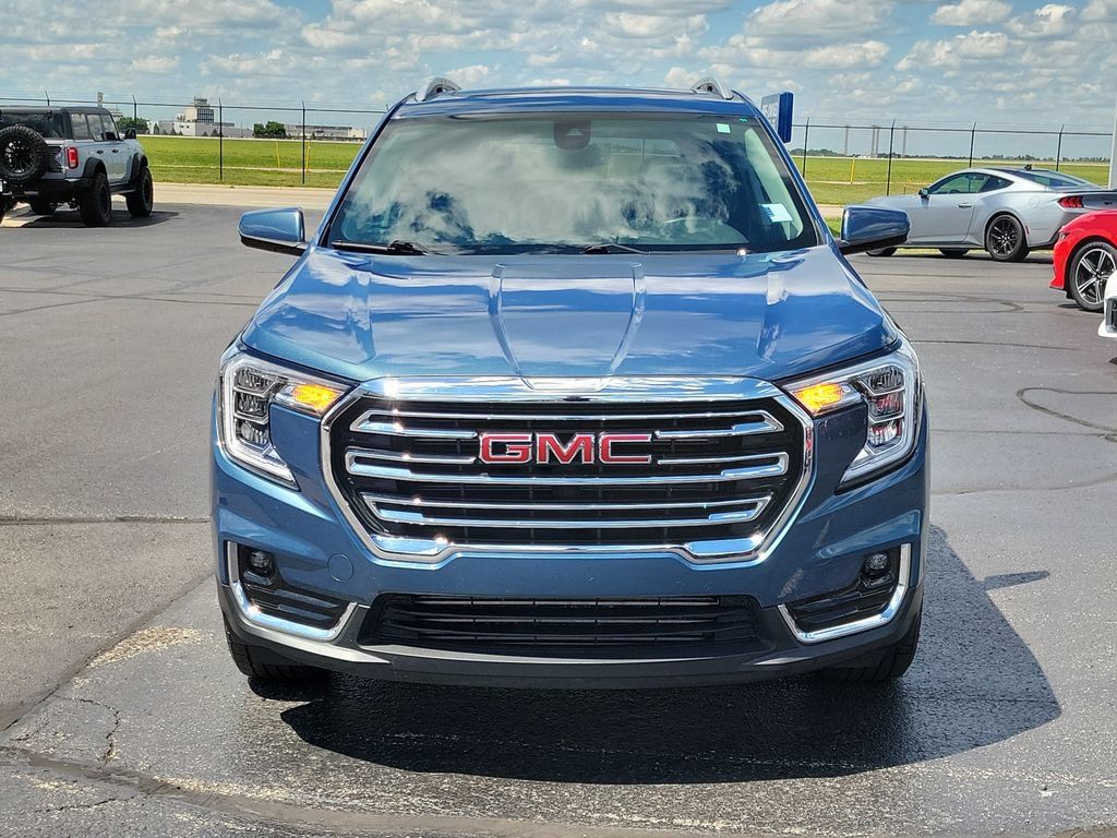 Used 2024 GMC Terrain SLT w/ Infotainment Package II AWD/4WD image 2