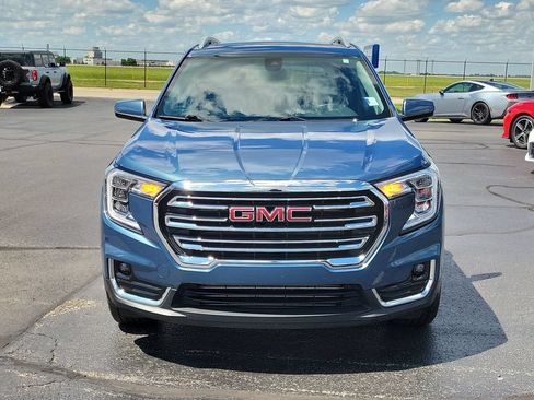 Used 2024 GMC Terrain SLT w/ Infotainment Package II AWD/4WD image 2