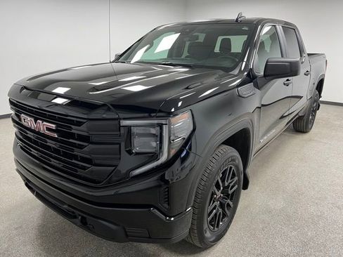 Used 2023 GMC Sierra 1500 Pro w/ Graphite Edition image 4