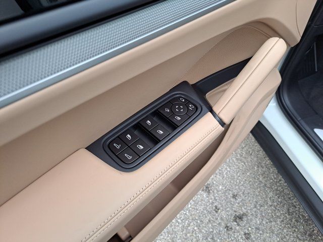 Used 2026 Porsche Cayenne AWD/4WD image 25