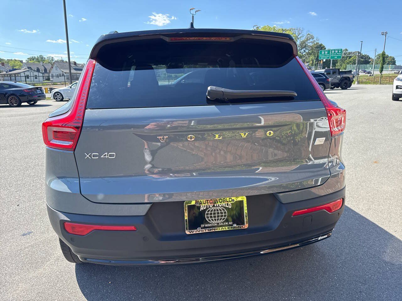 Used 2023 Volvo XC40 Recharge Ultimate w/ Protection Package Premier AWD/4WD image 9