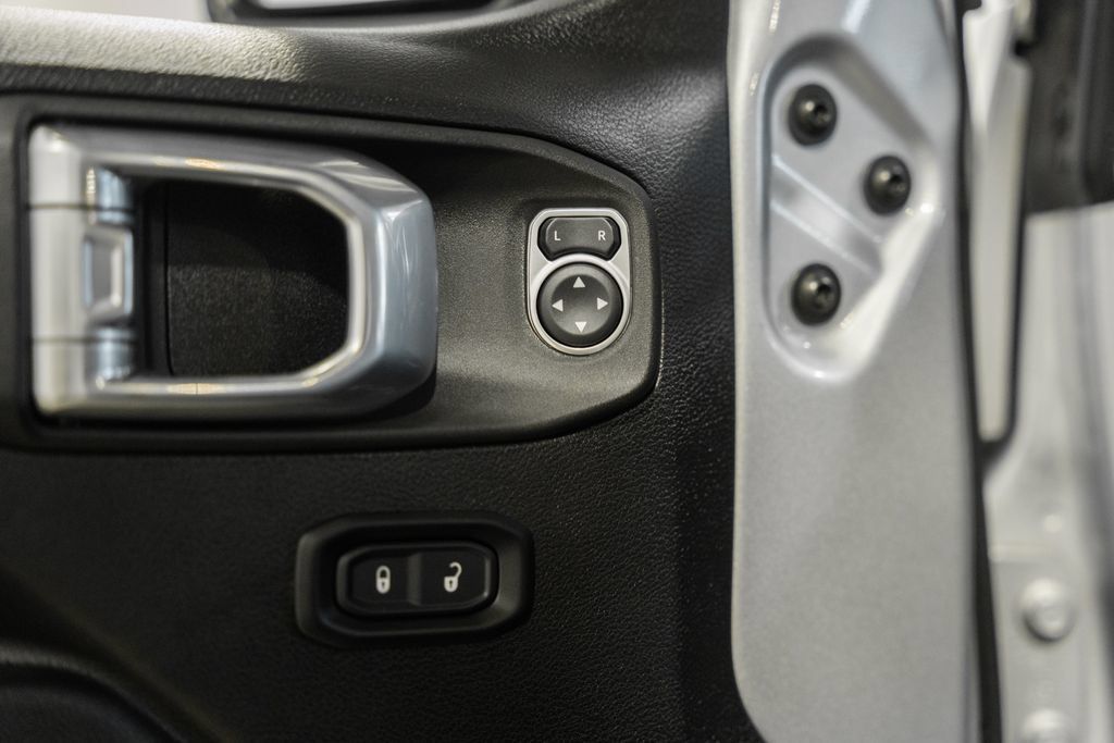 Used 2022 Jeep Wrangler Unlimited Sport AWD/4WD image 39