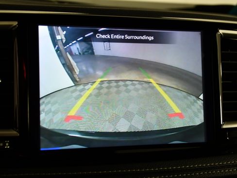 Used 2024 Chrysler Pacifica Limited FWD image 28
