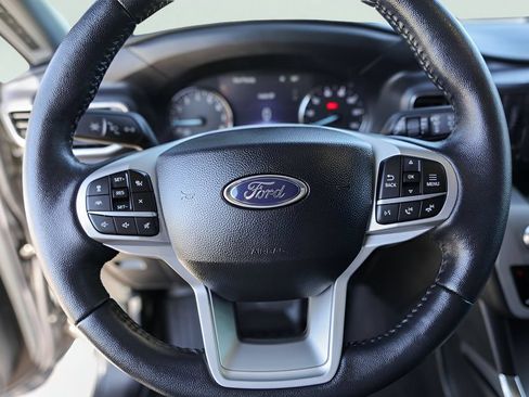 Used 2022 Ford Explorer XLT w/ Equipment Group 202A AWD/4WD image 15
