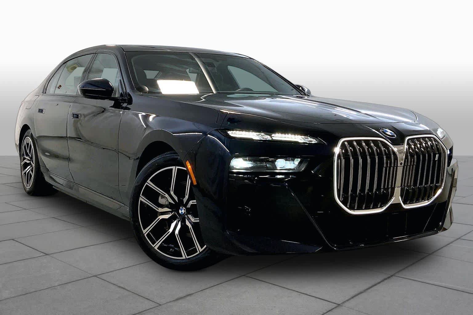 Used 2023 BMW i7 xDrive60 w/ Executive Package 2 AWD/4WD image 2