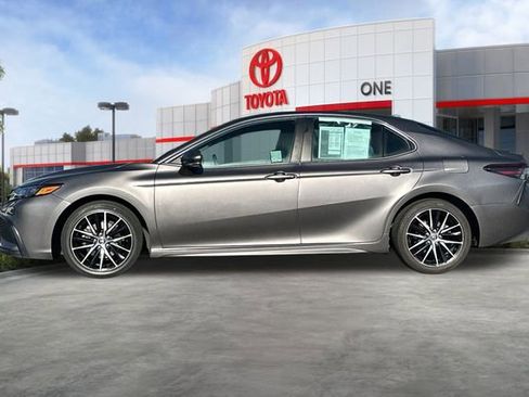 Used 2023 Toyota Camry SE image 8